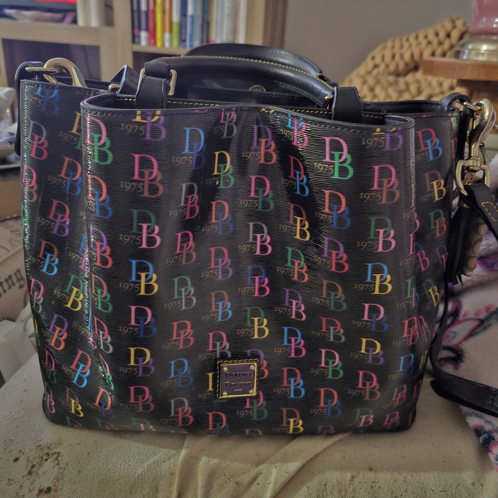 Dooney & Bourke Black Multicolor Logo Barlow in Coated Cotton